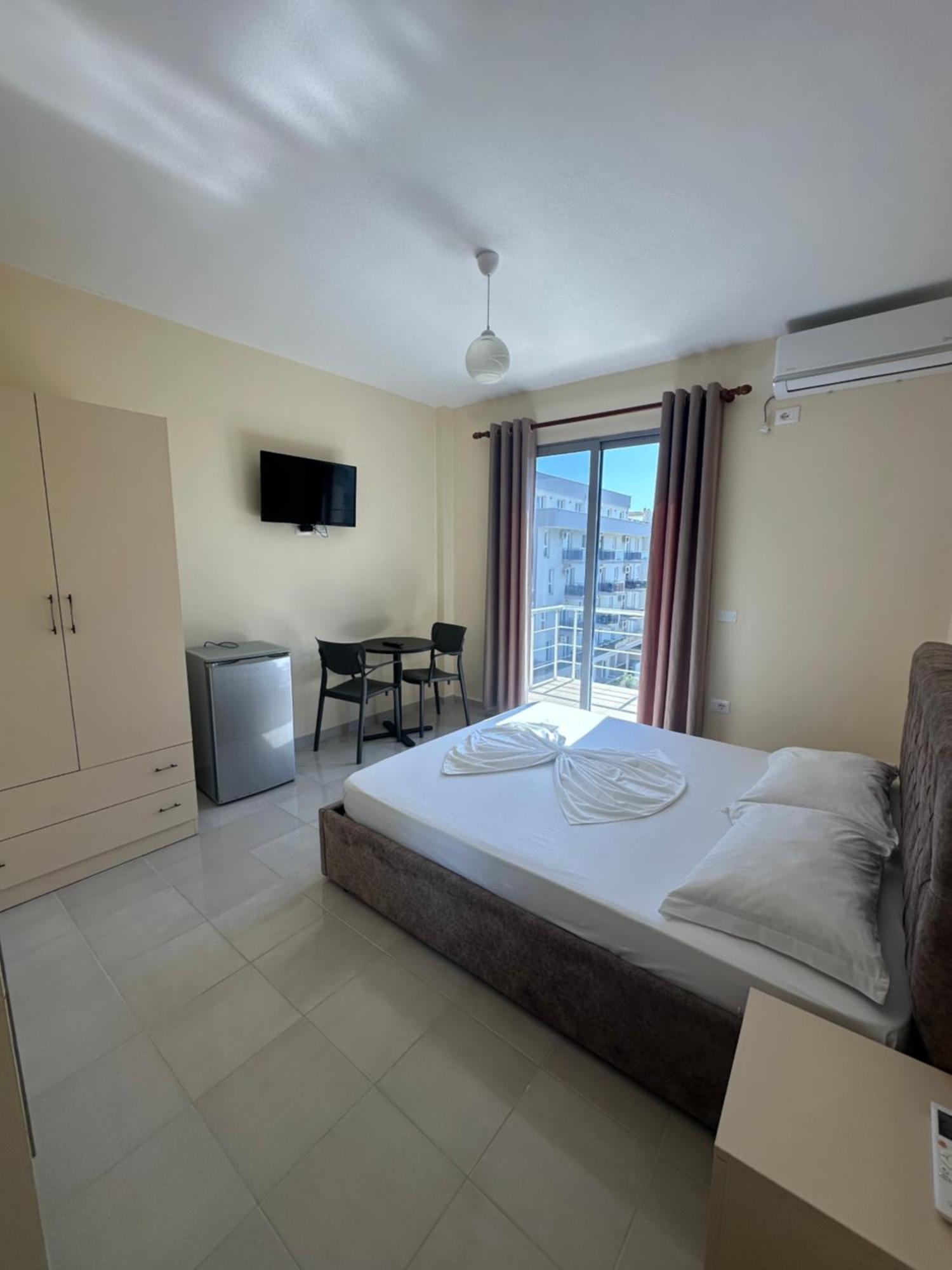 Deor Hotel Shëngjin Exterior foto